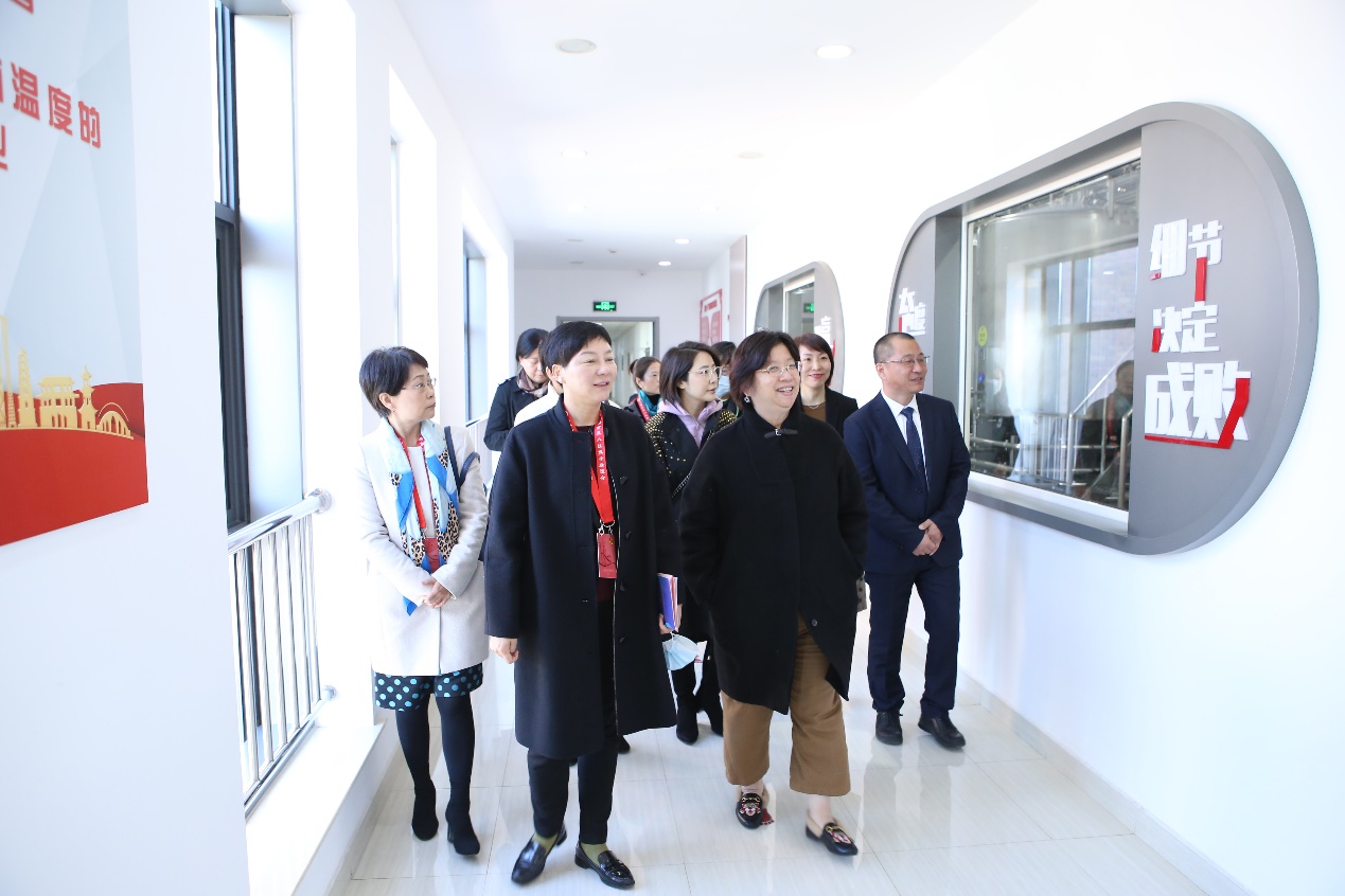 E:太陽城APP
党委工作部\1 党建工作1124 女性创新学校走进益民现场照片\IMG_1551.JPG