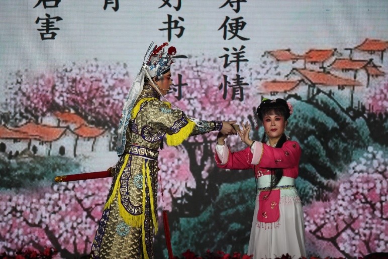 员工文艺汇演5.jpg 员工文艺汇演5.jpg